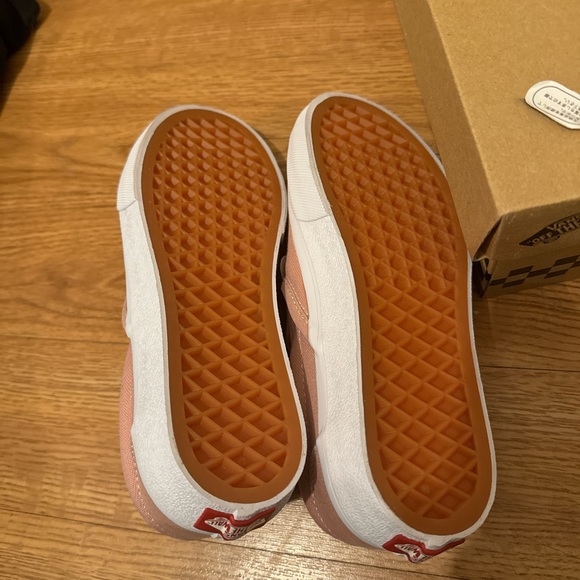 Vans - Picture 3 of 4